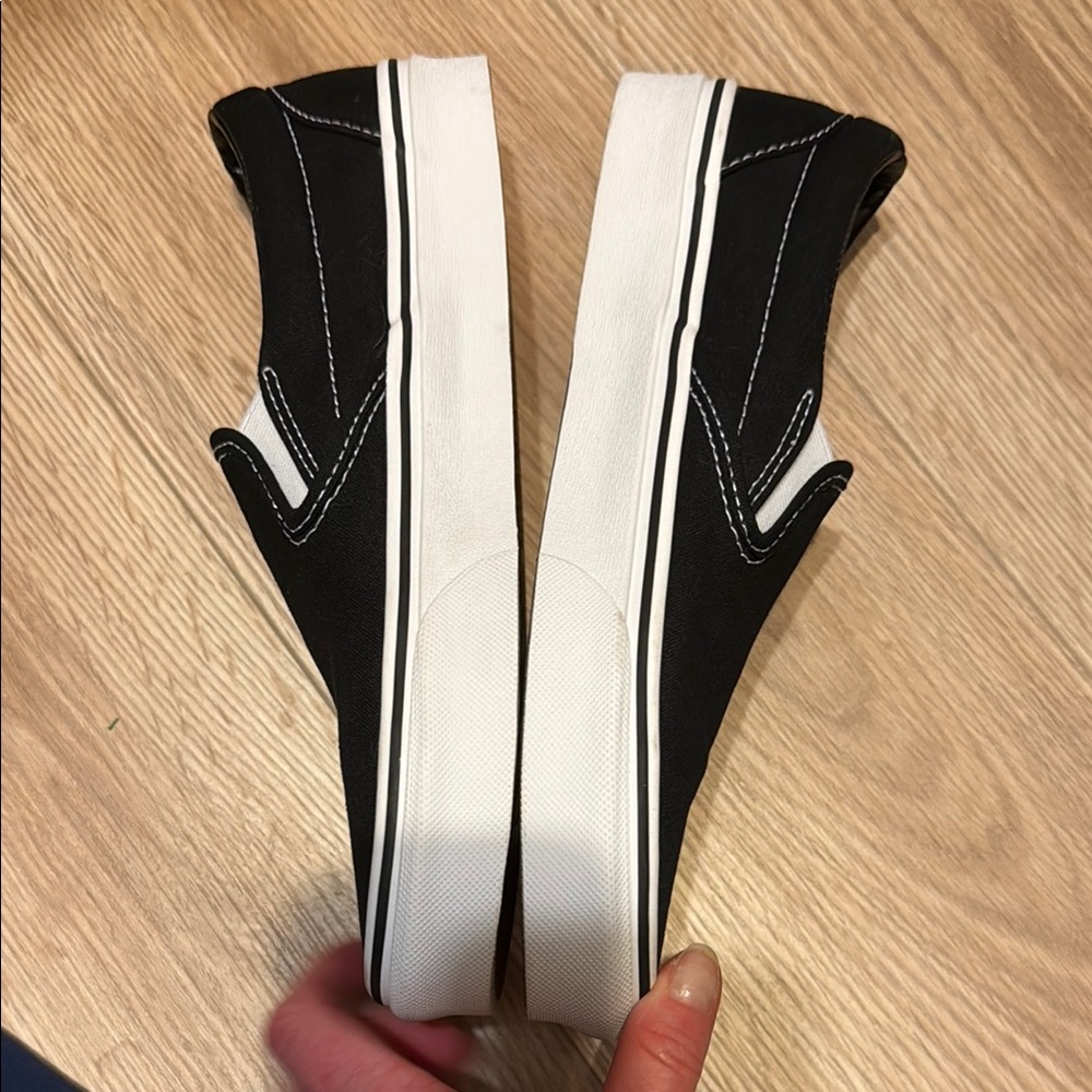 Vans Classic Black and White Slip-Ons, NEW - Picture 8 of 11